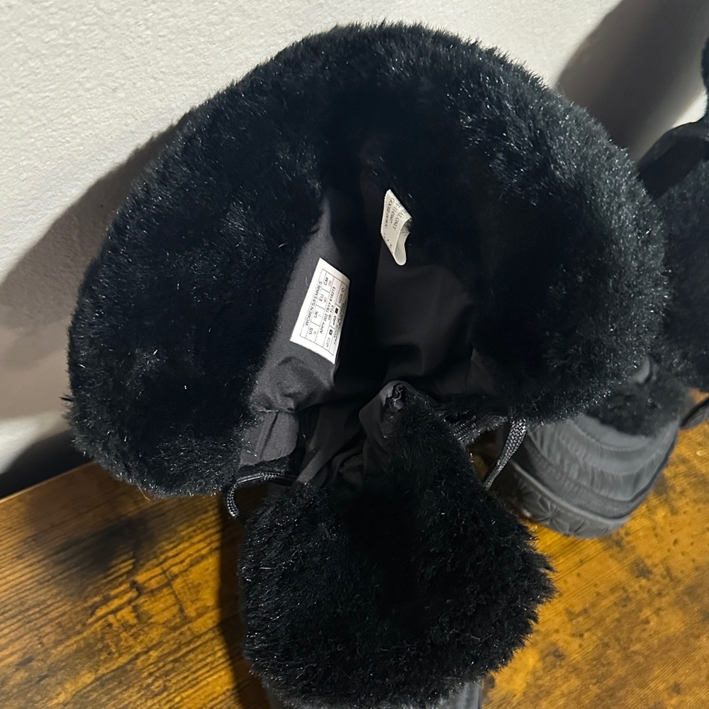 The North Face Black Furry Winter Boots - Picture 4 of 5